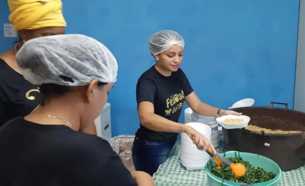 Ajudantes da feijoada une