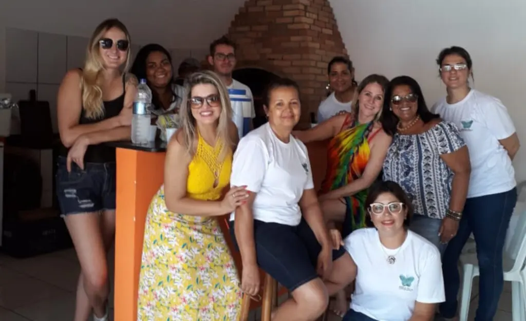 Momento de confraternização pose com os convidados