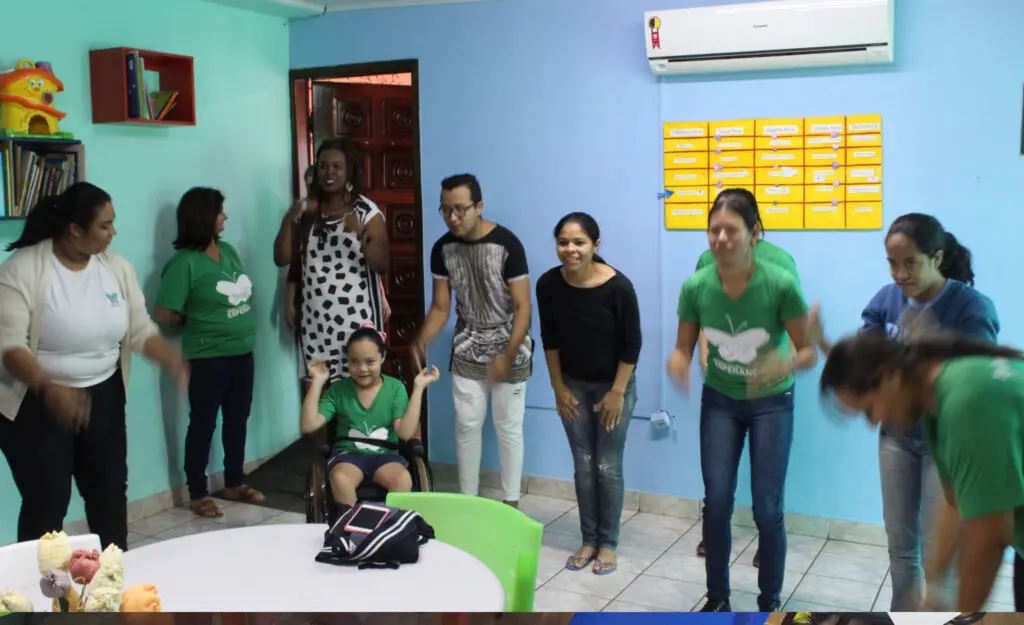 Atividade em grupo com nossos pequenos